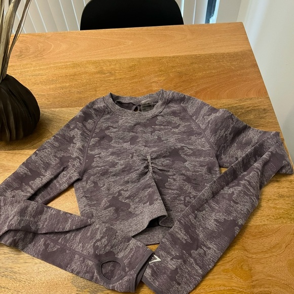 Gymshark long sleeve seamless crop top size medium - Picture 2 of 2